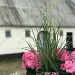 Landligt Ophold Pa Midtgard *