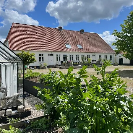 Landligt Ophold Pa Midtgard Apartment *