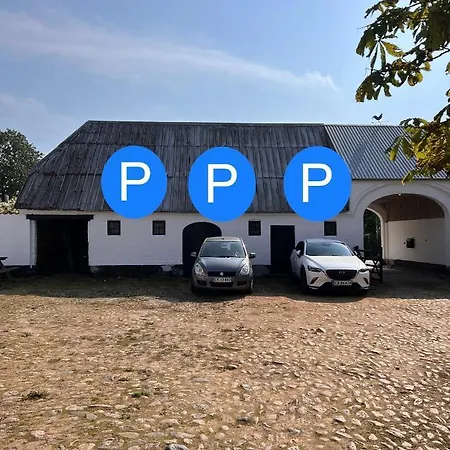 Landligt Ophold Pa Midtgard *