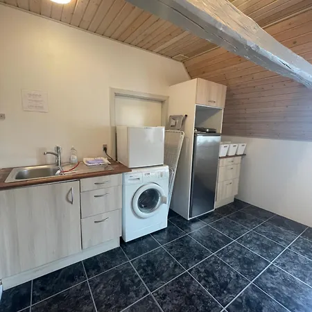 Landligt Ophold Pa Midtgard Apartment